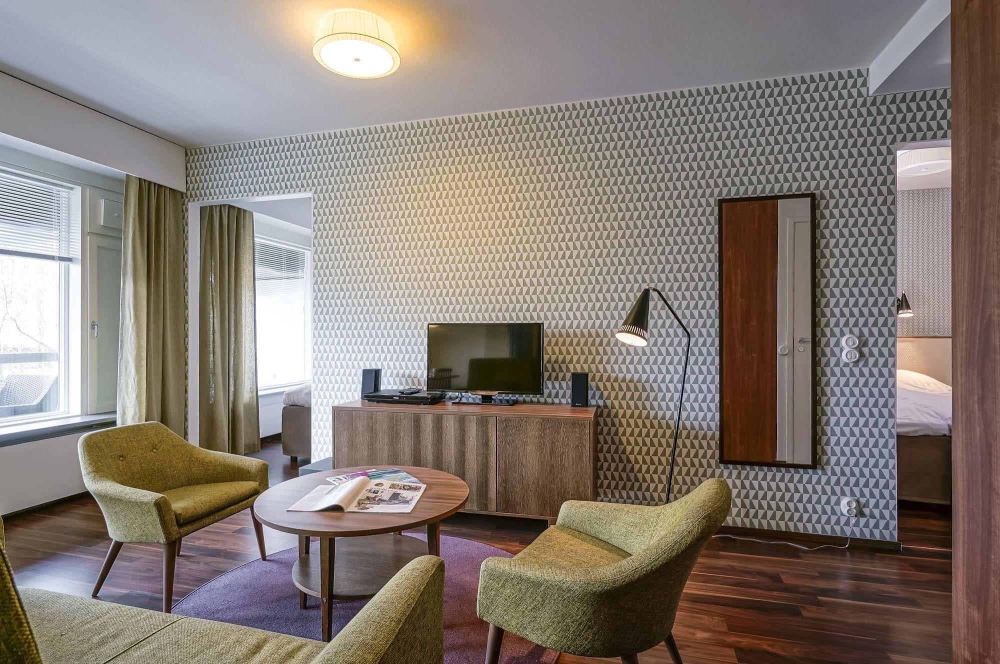 Forenom Serviced Apartments Espoo Tapiola Bagian luar foto